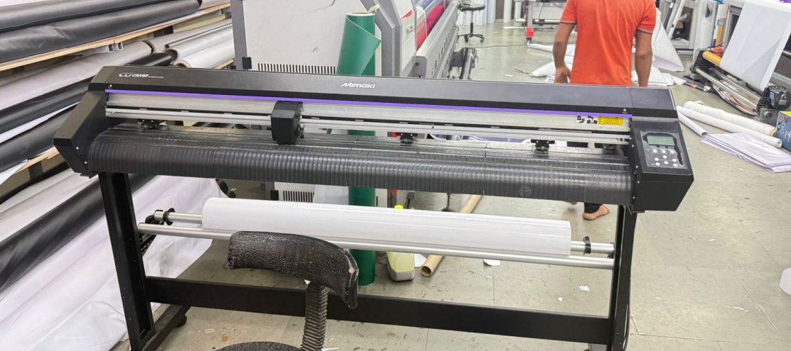 Plotter cutting machine